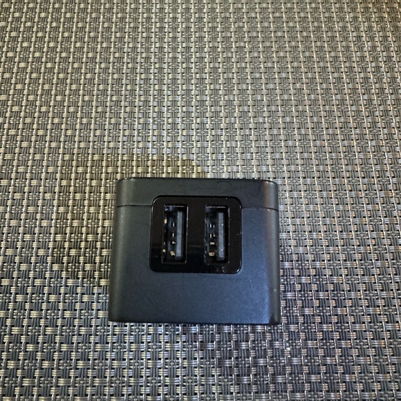 QUIKCELL 24W High-Speed, Dual Port Wall Charger - BLACK - Picture 4 of 5